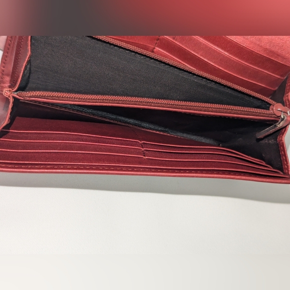 Gucci Monogrammed Gold GG Heart Continental Wallet - Picture 10 of 14